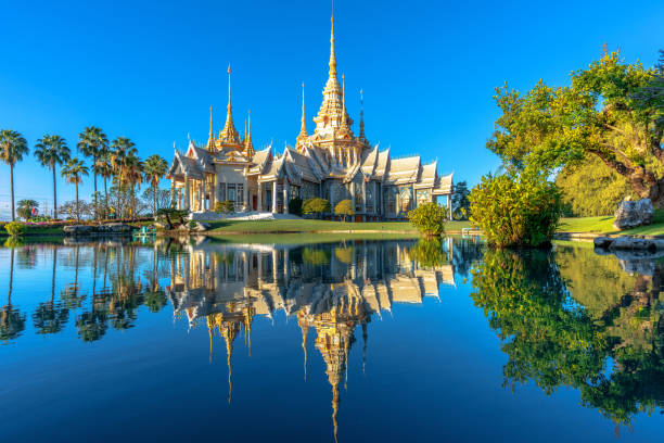 wat non kum (nombre tailandés), los templos hermosos y famosos son populares entre los turistas, nakhon ratchasima, tailandia, 8 de diciembre de 2022. - non rural scene fotografías e imágenes de stock