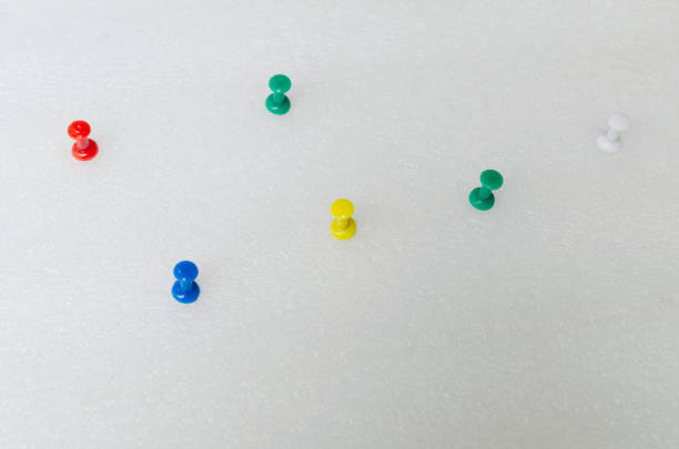Map pins in a defocused map