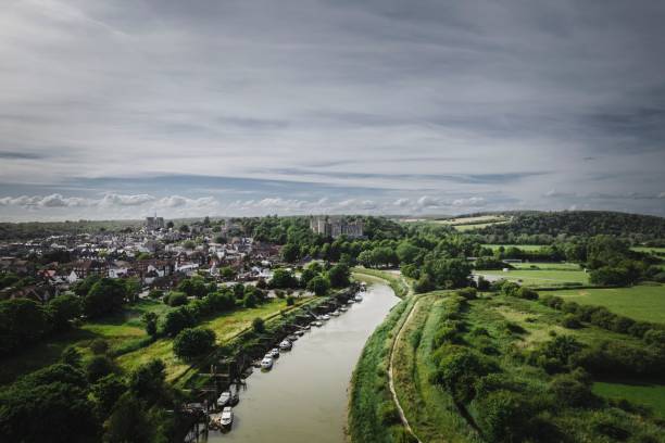 aerial view of the river arun surrounded by green vegetation. arundel, west sussex, england. - arundel england imagens e fotografias de stock