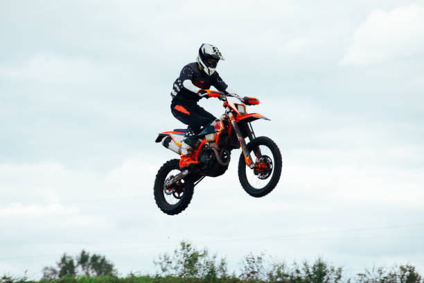 motocross - action off road vehicle motocross cycle fotografías e imágenes de stock