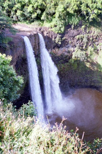 hawaiian cachoeira - waterfall hawaii islands maui oahu - fotografias e filmes do acervo