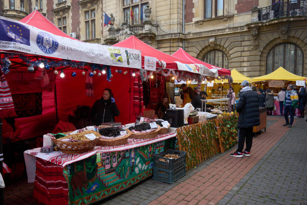 romanian christmas food market - comerce imagens e fotografias de stock