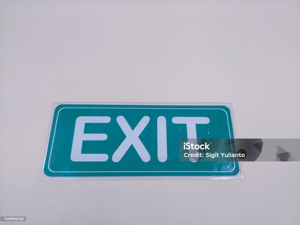 Exit Sign Internal Emergency Exit Sign On Wall Stock Photo - Download Image Now ...