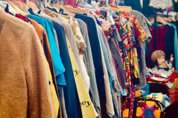 secondhand clothes at the market - second hand bildbanksfoton och bilder