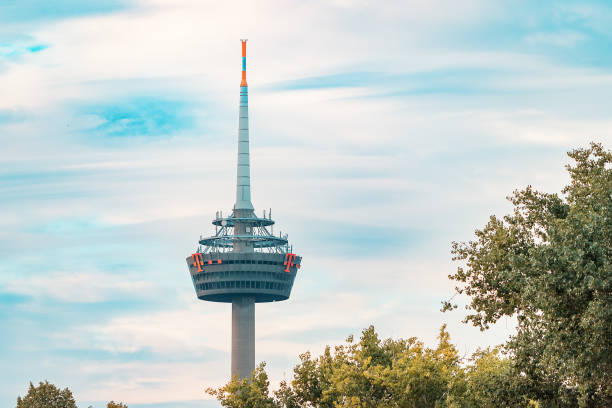 colonia-torre de televisión contra el cielo colorido - rhine river audio fotografías e imágenes de stock