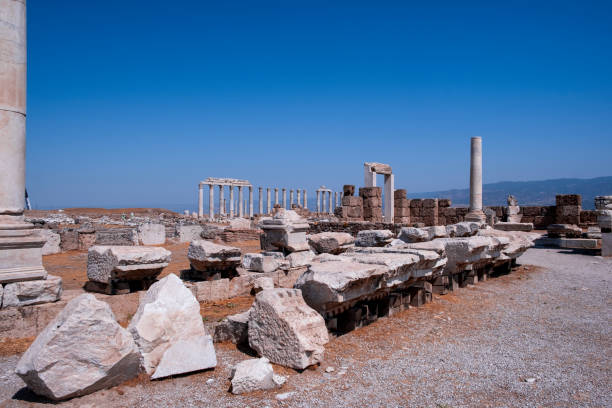 древний город иераполис - unesco world heritage site antalya famous place pamukkale стоковые фото и изображения