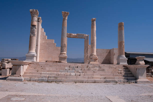 древний город иераполис - unesco world heritage site antalya famous place pamukkale стоковые фото и изображения