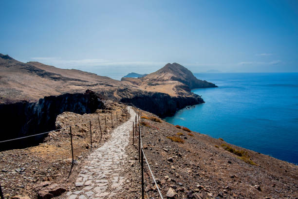 2022 08 20 madera ponta de sao lorenco 20 - mountain looking at view beach cliff foto e immagini stock