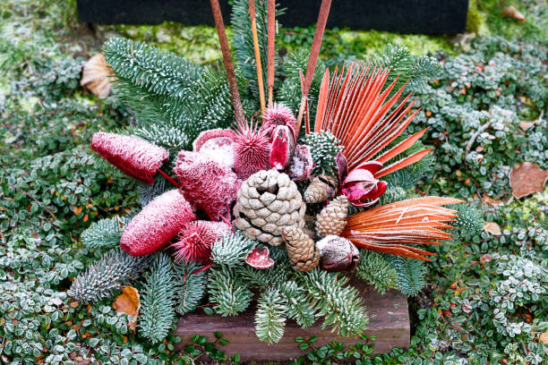 istock winter grave arrangement on a grave with hoar frost 1450148807