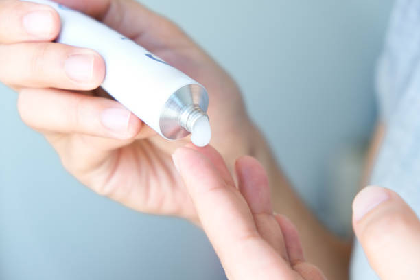 istock The woman's hand, she uses steroids Apply External type 1450228570
