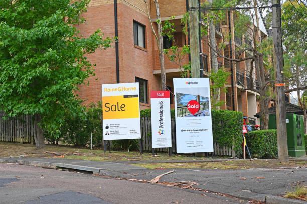 For sale signs in front of an apartment block Gosford, New South Wales Australia – December 19, 2022 Three different for sale signs in front of a block of units real estate sign photos stock pictures, royalty-free photos & images