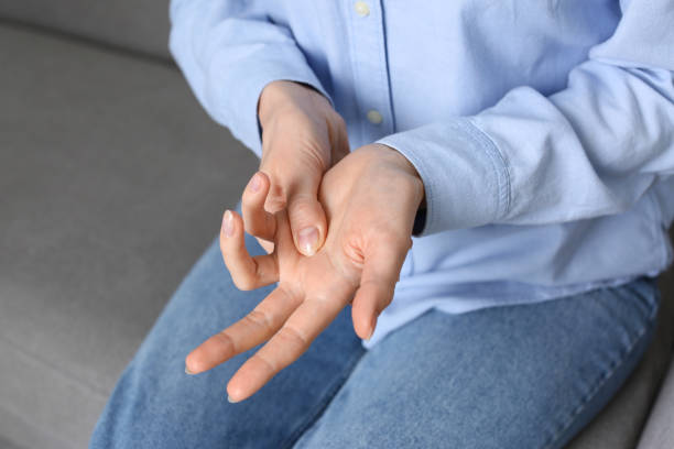 istock Woman suffering from trigger finger on sofa, closeup 1450326375