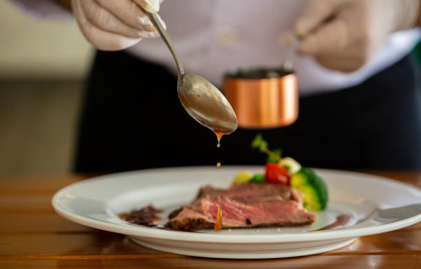 beef steak and human hands,be sure to have them ready in the restaurant. - roast beef beef roasted portion imagens e fotografias de stock