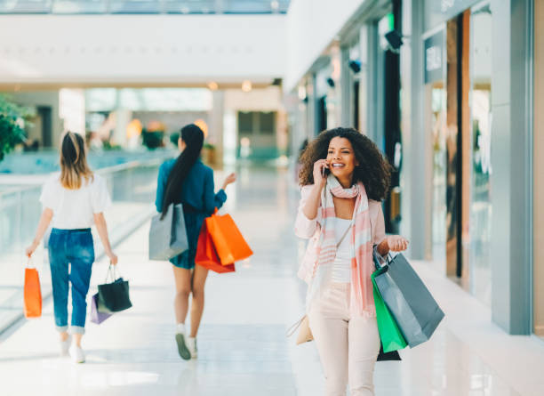 holiday shopping - telephone indoors retail shopping mall imagens e fotografias de stock