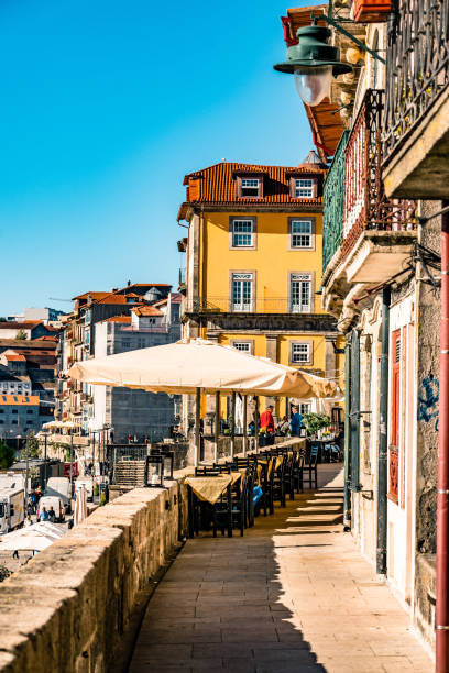 cidade velha de porto, portugal - praça de alimentação - fotografias e filmes do acervo