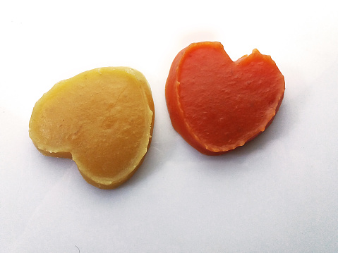 Pumpkin jam and sweet potato: Very popular sweets in Brazil. They are found on sale everywhere, in supermarkets, bakeries and sweet shops and most often in a heart shape measuring 5 to 7 centimeters in length. Produced by small candy companies.
