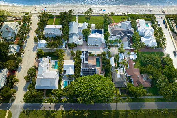 View from above of large residential houses in closed living golf club in south Florida. American dream homes as example of real estate development in US suburbs View from above of large residential houses in closed living golf club in south Florida. American dream homes as example of real estate development in US suburbs. florida real estate house home interior stock pictures, royalty-free photos & images