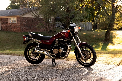 Chattanooga, United States – December 17, 2022: A Honda CB 750 Night Hawk Motorcycle parked on a road with tree and house in the background