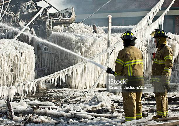 Photo libre de droit de Gel De Pompiers banque d'images et plus d'images libres de droit de Bureau - Lieu de travail - Bureau - Lieu de travail, Pompier, Arbre