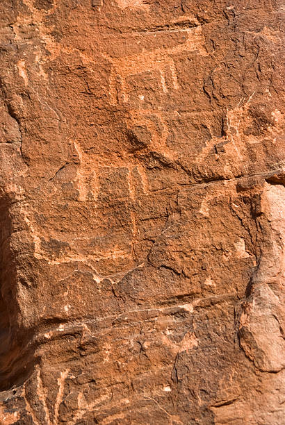 native american petroglyphs - cave painting prehistoric art north american tribal culture nevada zdjęcia i obrazy z banku zdjęć