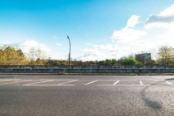 istock City road through city central 1450591519