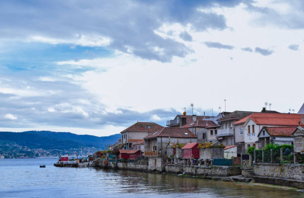 combarro, mała i piękna wioska rybacka galicja, hiszpania - hórreos zdjęcia i obrazy z banku zdjęć