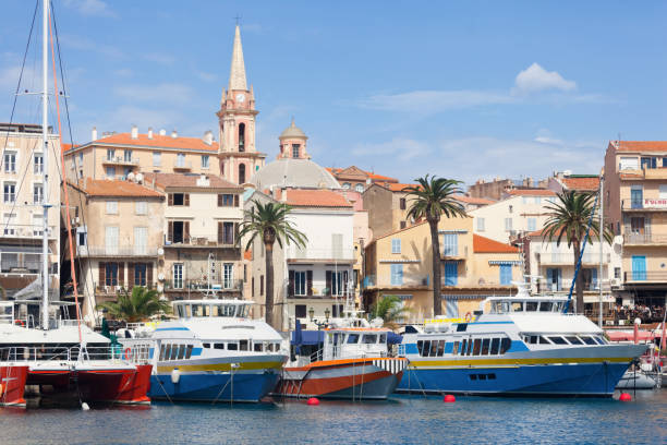 Cтоковое фото Набережная в гавани Кальви на средиземноморском острове Корсика