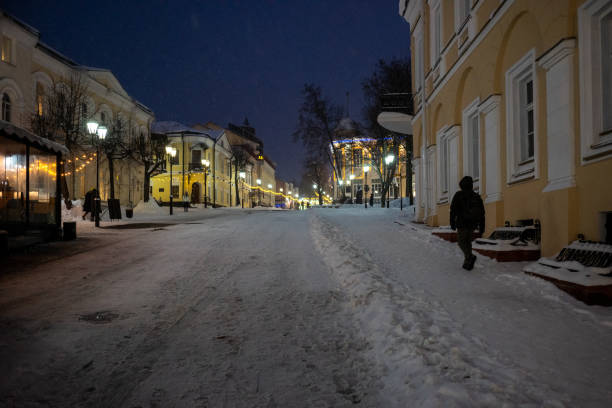 Belarus, Vitebsk, 26. november 2022: streets at night in the old town