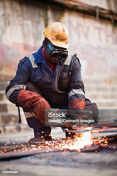 Schweißer Arbeiten Auf Dry Dock Stockfoto und mehr Bilder von Berufliche Beschäftigung - Berufliche Beschäftigung, Bauarbeiter, Schweißer