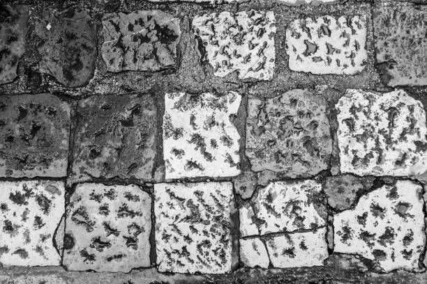 Cobblestone tiles street with big stones, top view. Ancient stone floor texture. Old pavement for a poster, calendar, post, screensaver, wallpaper, postcard, cover, website. High quality photography calle de azulejos empedrados con piedras grandes, vista superior. textura de suelo de piedra antigua. pavimento antiguo para un póster, calendario, post, salvapantallas, fondo de pantalla, postal, portada, sitio web. foto de alta calidad