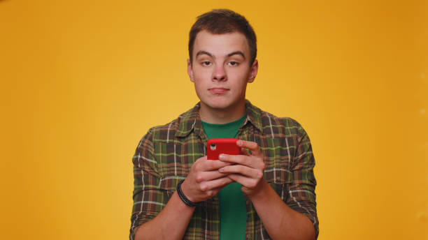 istock Tourist man using smartphone show thumbs up like, positive feedback, recommends wifi connection 5G 1450744412