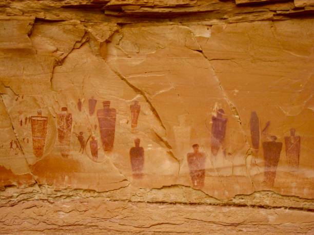 Figures at the Great Gallery in Horseshoe Canyon The famous Great Gallery in Horseshoe Canyon is 200 feet long, 15 feet high, and contains dozens of fascinating red, brown, and white pictographs. The panel is believed to be thousands of years old and was created during the late archaic period. It contains one of the finest displays and best preserved of prehistoric Indian rock art in the United States. Located in a detached unit of Canyonlands National Park in Utah, this area was added to the park in 1971 to protect this amazing collection of rock art. horseshoe canyon stock pictures, royalty-free photos & images