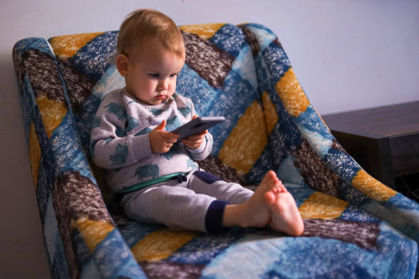 istock Baby looking at the smartphone 1450797044