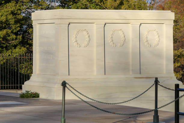 istock Guard Tomb of Unknown Soldier 1450829488