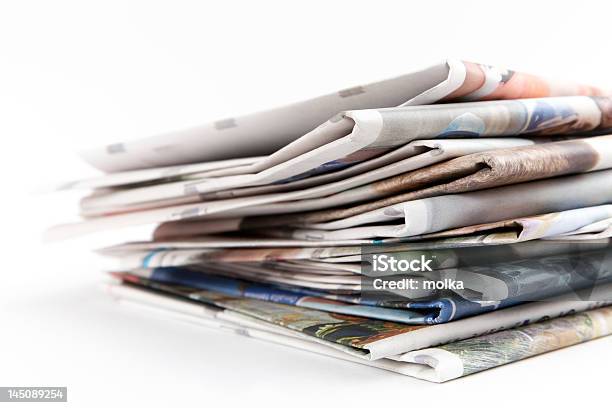 Foto de Jornais e mais fotos de stock de Artigo da imprensa - Artigo da imprensa, Conselho, Dados