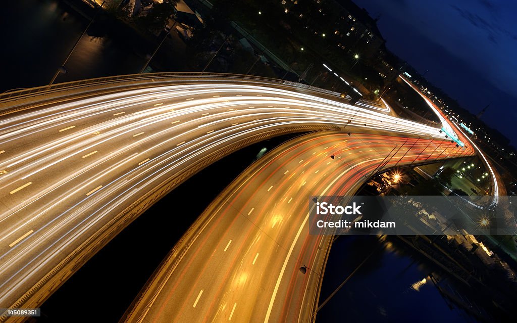 Автомобили на шоссе - Стоковые фото Движение - транспорт роялти-фри