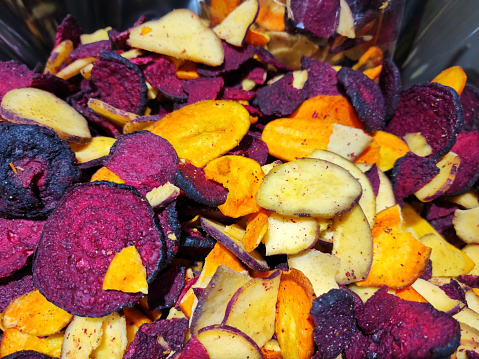 Crisps made of dry beet, carrot and other veges