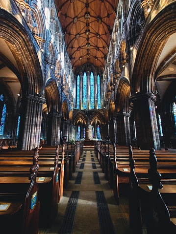 A high angle shot of the interior part of the Glasgow cathedral