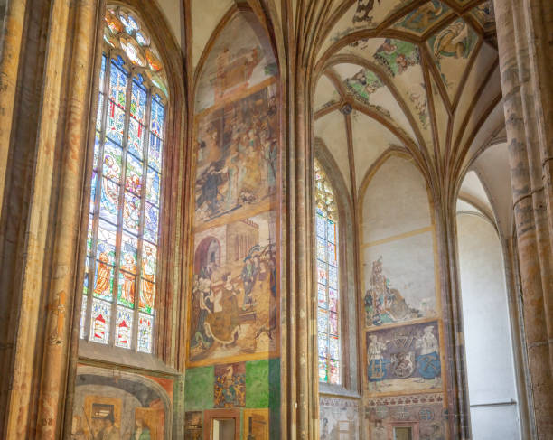 catedral de santa bárbara interior - kutna hora, república checa - cathedral gothic style indoors church - fotografias e filmes do acervo