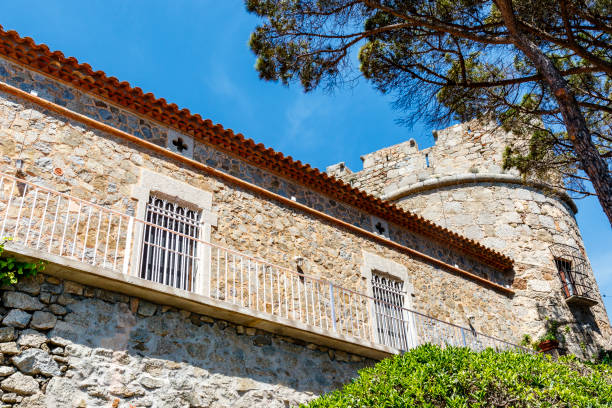 カレーリャ・デ・パラフルゲルのトーレ・デ・カレーリャ塔の外観、カタルーニャ、スペイン、ヨーロッパ - spain gerona architecture building exterior ストックフォトと画像