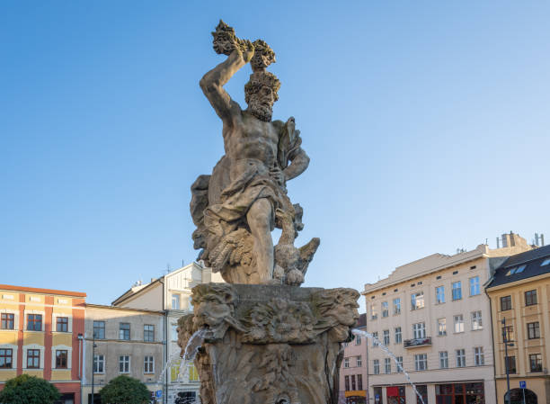 fuente de júpiter en la plaza baja - olomouc, república checa - roman god fotografías e imágenes de stock