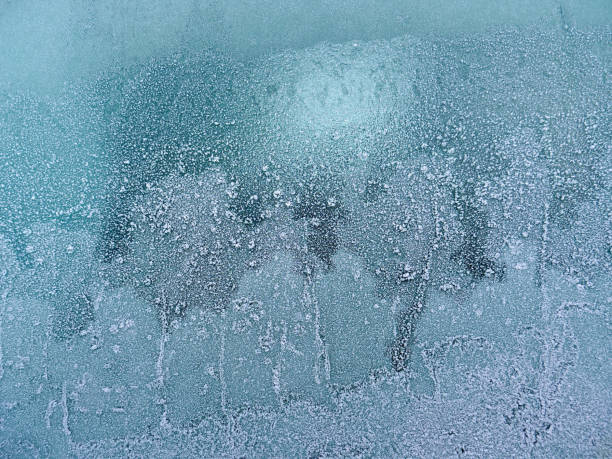 turquoise colour frost and ice on glass background - frosted glass window frost ice imagens e fotografias de stock