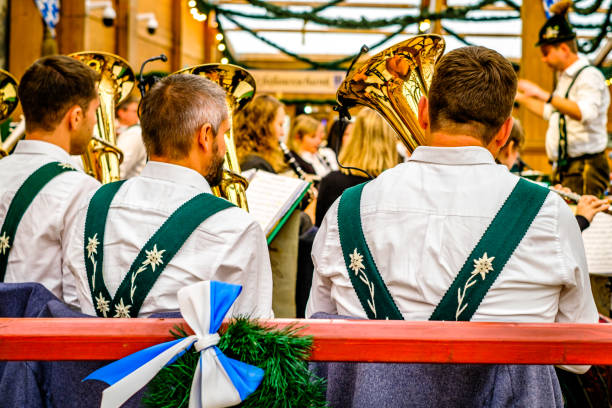 typisch bayerische blaskapelle - oberbayern stock-fotos und bilder