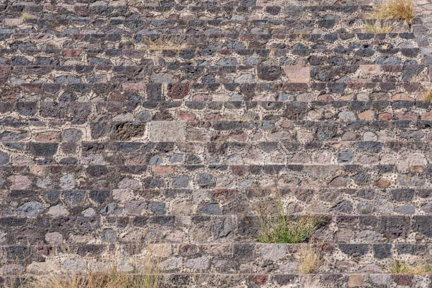 felstreppe in der historischen mexikanischen stätte von teotihuacan, mexiko gefunden - north american tribal culture fotos stock-fotos und bilder