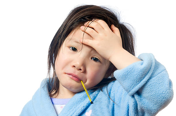malato/a figlio/a - child fever illness thermometer foto e immagini stock