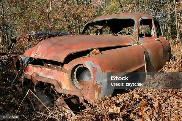 Muito Velho Carro - Fotografias de stock e mais imagens de Abandonado - Abandonado, Ao Ar Livre, Carro