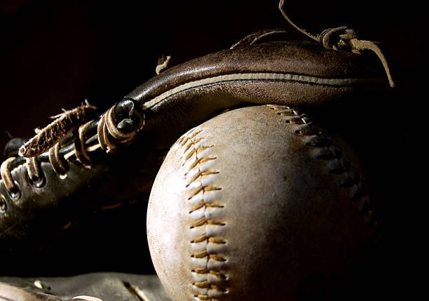 перчатка и mit - baseball mit стоковые фото и изображения