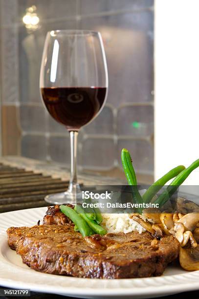 Stek Posiłek Ribeye - zdjęcia stockowe i więcej obrazów Bez ludzi - Bez ludzi, Ekskluzywne restauracje, Filet