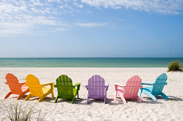 vacanze estive in spiaggia - adirondack chair foto e immagini stock