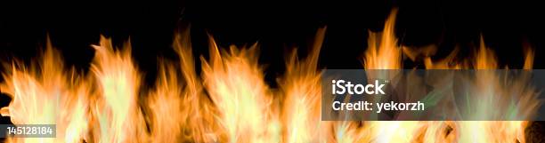 Огонь И Пламя На Черном Фоне — стоковые фотографии и другие картинки Бушующее пламя - Бушующее пламя, Взрывающийся, Вспышка